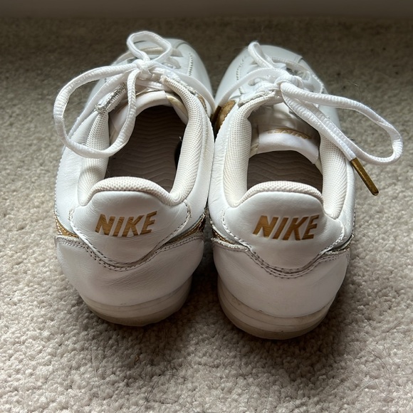 Nike white leather tennis or cheerleading sneakers - Picture 6 of 13